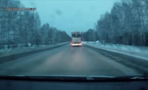 Нереальный разворот КамАЗа: видео